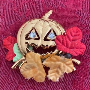 Vintage 70s AVON Rhinestones Jack O Lantern Pumpkin with Leaves Broach